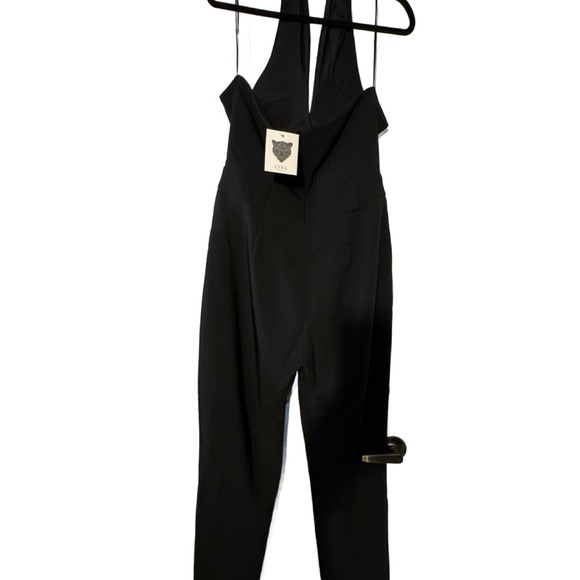 LITA BY CIARA …NEW Black halter jumpsuit pleated with 2 button neck closure,Sz L - Picture 3 of 5